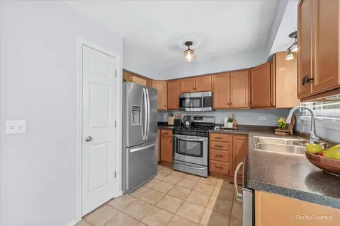 Kitchen - 1150 Appleton Ln, Geneva, IL 60134 photo 3 of 3