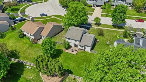 View/Area - 1150 Appleton Ln, Geneva, IL 60134 photo 3 of 9