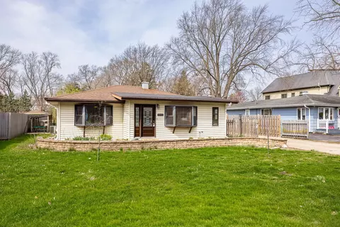 5960 Pershing Ave, Downers Grove, IL 60516