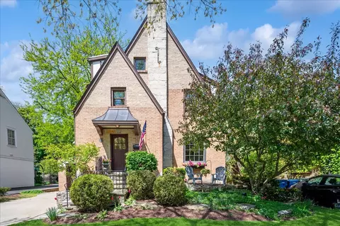 2228 Kenilworth Ave, Wilmette, IL 60091