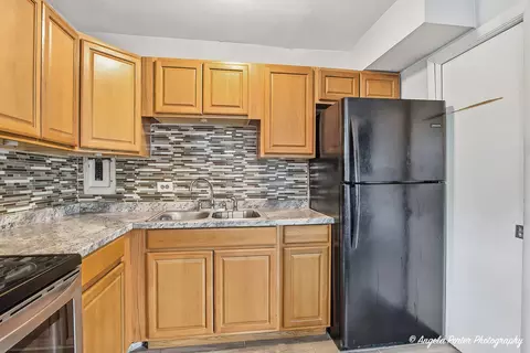 Kitchen - 2504 Algonquin Rd #3, Rolling Meadows, IL 60008 photo 2 of 3