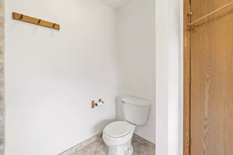 Bath - 546 N 4th Ave, Addison, IL 60101 photo 3 of 7