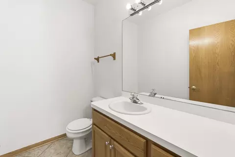 Bath - 546 N 4th Ave, Addison, IL 60101 photo 1 of 7