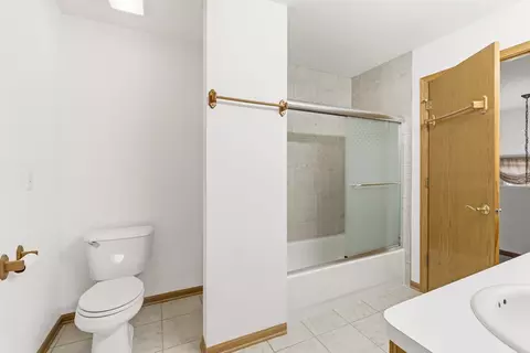 Bath - 546 N 4th Ave, Addison, IL 60101 photo 6 of 7
