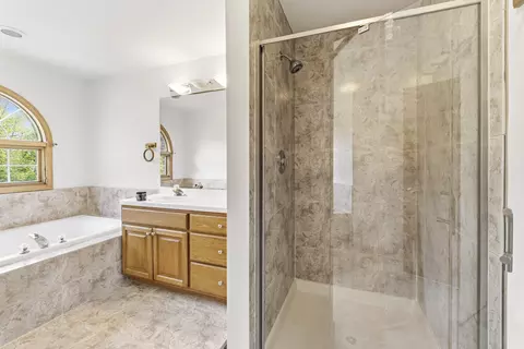 Bath - 546 N 4th Ave, Addison, IL 60101 photo 2 of 7