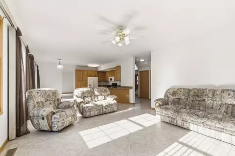 Living - 546 N 4th Ave, Addison, IL 60101 photo 1 of 8
