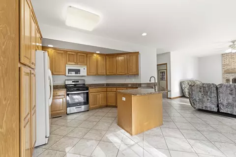 Kitchen - 546 N 4th Ave, Addison, IL 60101 photo 2 of 3