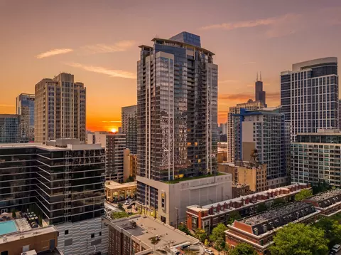 100 E 14th St #2706, Chicago, IL 60605