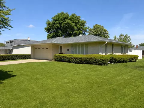 901 Lark St, Peotone, IL 60468