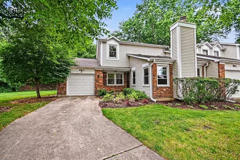 880 Colony Lake Dr, Schaumburg, IL 60194