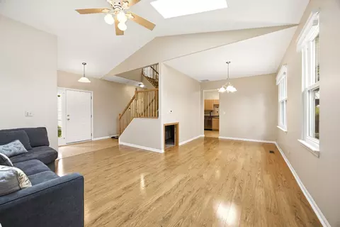 28701 Sawmill Ln, Lakemoor, IL 60051 photo 7