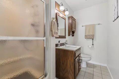 Bath - 6923 Elder Ct, Bridgeview, IL 60455 photo 2 of 2