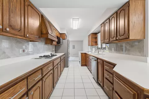Kitchen - 6923 Elder Ct, Bridgeview, IL 60455 photo 3 of 4