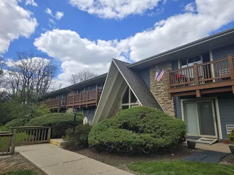 300 Opatrny Dr #222, Fox River Grove, IL 60021