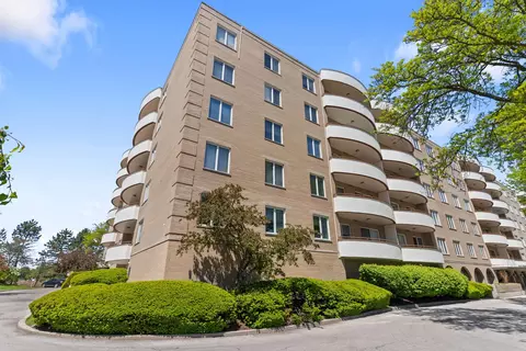 6400 N Cicero Ave #212, Lincolnwood, IL 60712