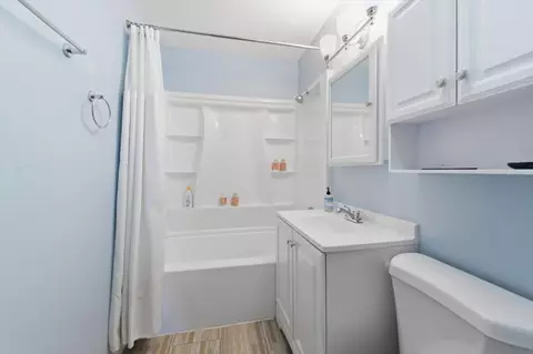 Bath - 7751 Massasoit, Burbank, IL 60459 photo 2 of 2