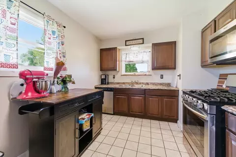 Kitchen - 7751 Massasoit, Burbank, IL 60459 photo 2 of 3