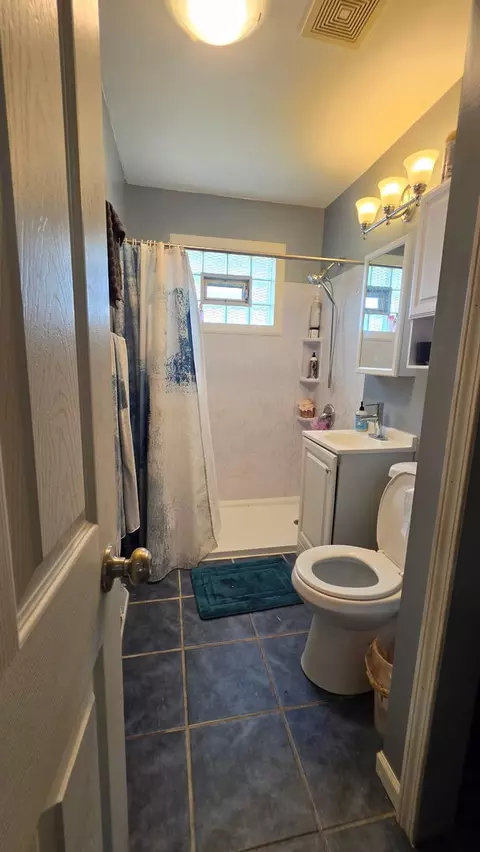 Bath - 7751 Massasoit, Burbank, IL 60459 photo 1 of 2
