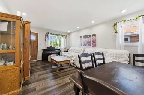 Living - 7751 Massasoit, Burbank, IL 60459 photo 1 of 2
