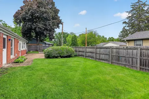 Exterior - 180 Alschuler Dr, Aurora, IL 60506 photo 4 of 6