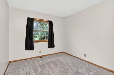 Bedroom - 180 Alschuler Dr, Aurora, IL 60506 photo 4 of 4