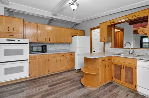 Kitchen - 180 Alschuler Dr, Aurora, IL 60506 photo 2 of 3