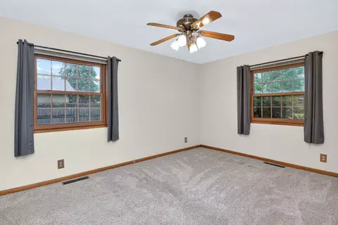 Bedroom - 180 Alschuler Dr, Aurora, IL 60506 photo 2 of 4