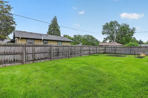 Exterior - 180 Alschuler Dr, Aurora, IL 60506 photo 5 of 6