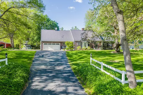 Exterior - 101 W Mill Rd, Sheffield, IL 61361 photo 3 of 13