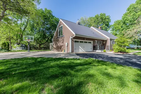 Exterior - 101 W Mill Rd, Sheffield, IL 61361 photo 10 of 13