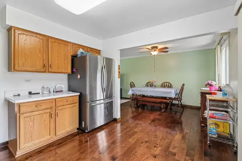Kitchen - 1640 Wadham Pl, Wheaton, IL 60189 photo 2 of 4