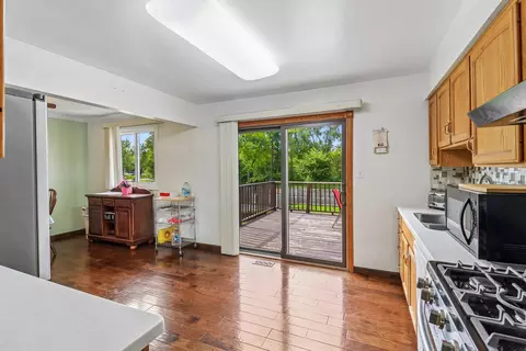 Kitchen - 1640 Wadham Pl, Wheaton, IL 60189 photo 3 of 4