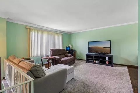 Living - 1640 Wadham Pl, Wheaton, IL 60189 photo 1 of 4