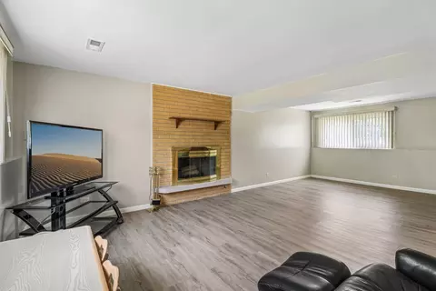 Living - 1640 Wadham Pl, Wheaton, IL 60189 photo 3 of 4