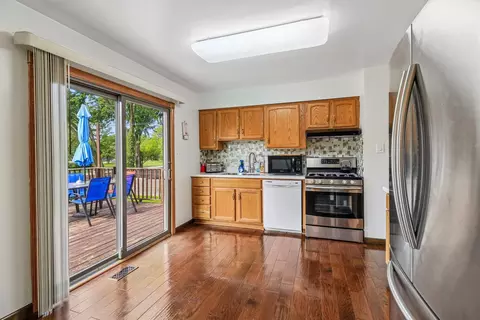 Kitchen - 1640 Wadham Pl, Wheaton, IL 60189 photo 4 of 4