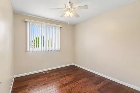 Bedroom - 1640 Wadham Pl, Wheaton, IL 60189 photo 2 of 5