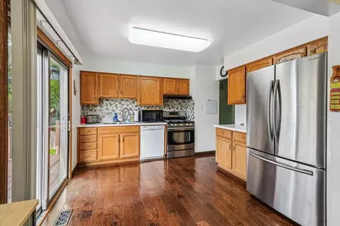 Kitchen - 1640 Wadham Pl, Wheaton, IL 60189 photo 1 of 4
