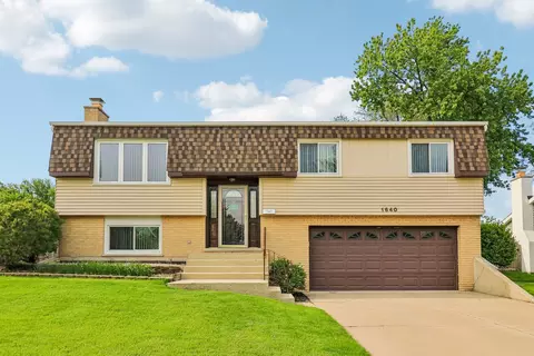 1640 Wadham Pl, Wheaton, IL 60189