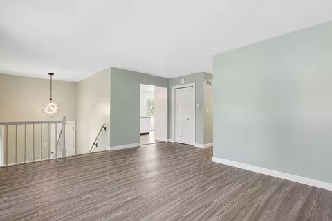 Living - 146 Feece Dr, Batavia, IL 60510 photo 2 of 4