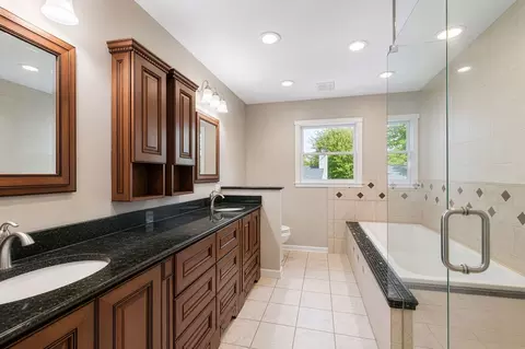 Bath - 146 Feece Dr, Batavia, IL 60510 photo 1 of 3
