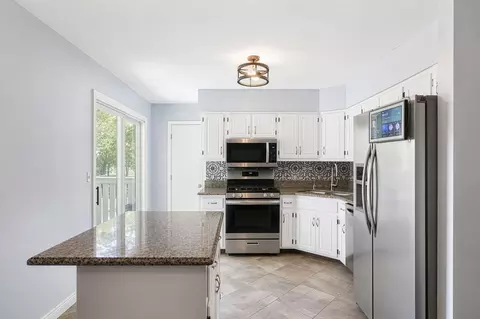 Kitchen - 146 Feece Dr, Batavia, IL 60510 photo 1 of 2