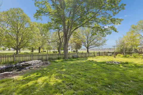 Exterior - 146 Feece Dr, Batavia, IL 60510 photo 3 of 4
