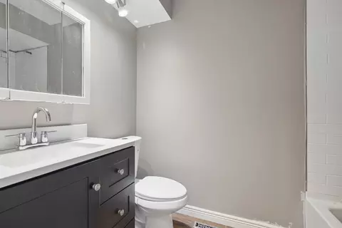 Bath - 146 Feece Dr, Batavia, IL 60510 photo 3 of 3