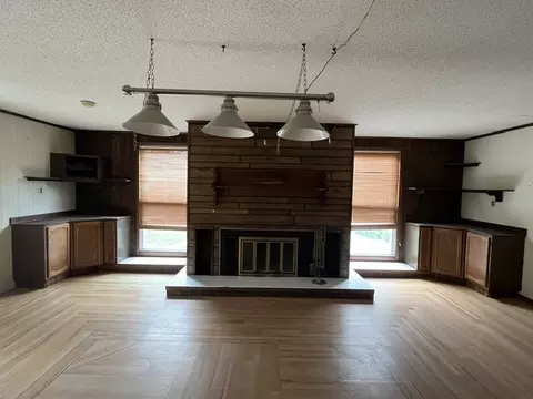 Living - 519 W Mill St, Kewanee, IL 61443 photo 1 of 5