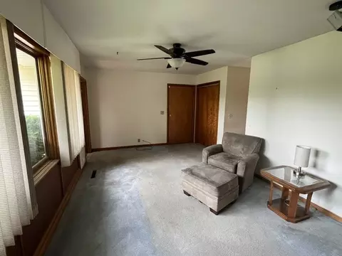 Living - 519 W Mill St, Kewanee, IL 61443 photo 4 of 5