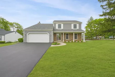 4977 Prairie Oak Rd, Gurnee, IL 60031