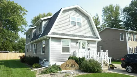 246 6th St, Dewitt, IA 52742