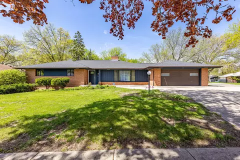 828 Tamarack Ln, Rockford, IL 61107