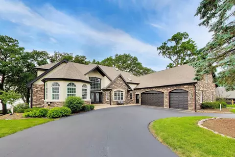 605 Lake Shore Blvd, Wauconda, IL 60084