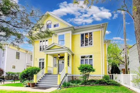 617 South Blvd #E, Oak Park, IL 60302